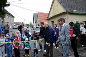 Juraj Madzin a Jan Železný počas Račianskeho polmaratónu štartujú detský beh.