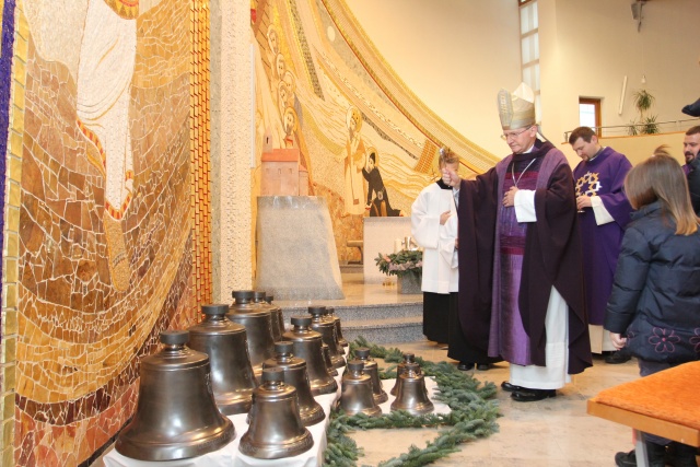 Nové zvony v Katedrále sv. Šebastiána v Krasňanoch 