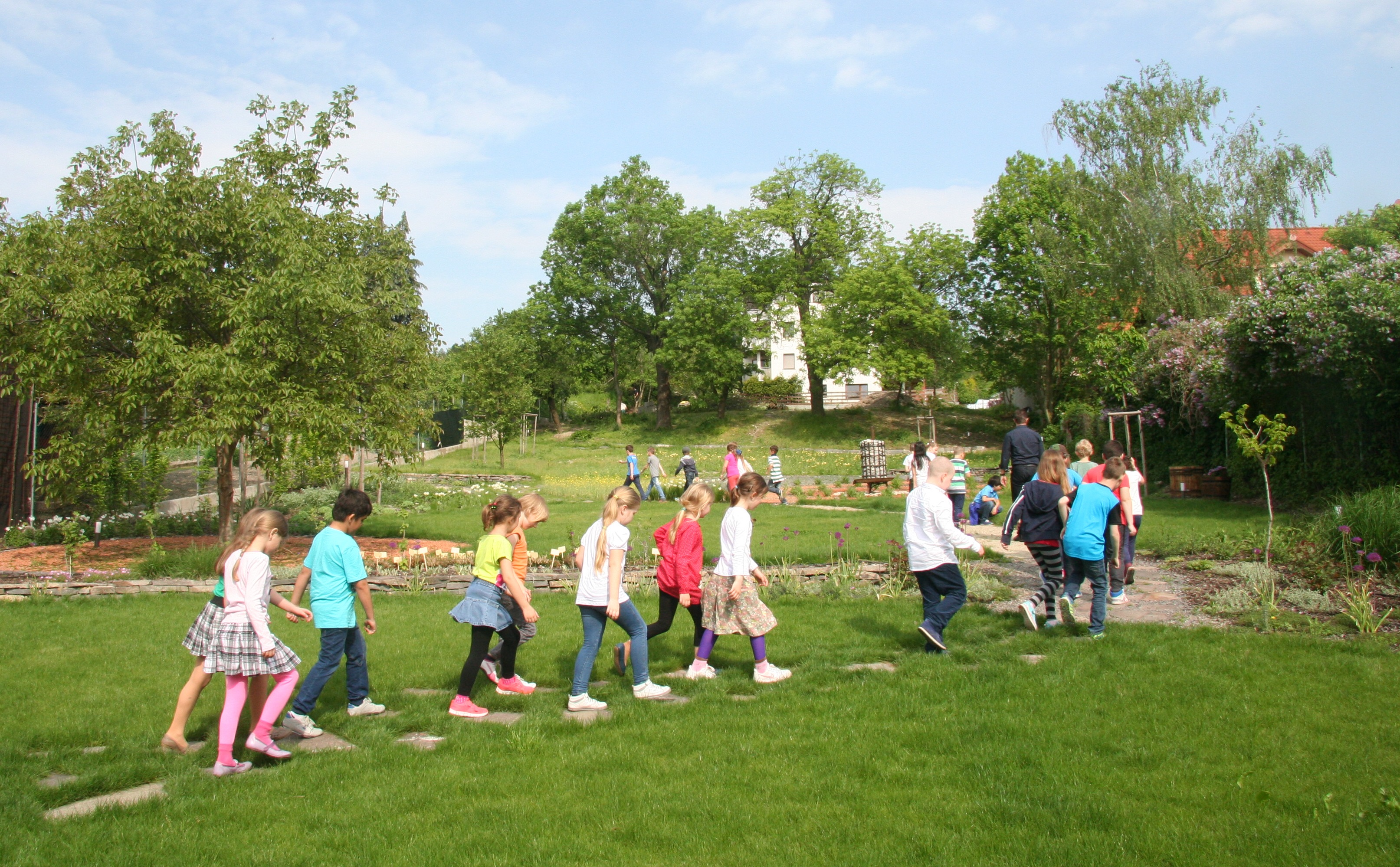Obecná záhrada: Zážitková prírodoveda pre školákov a škôlkarov! 